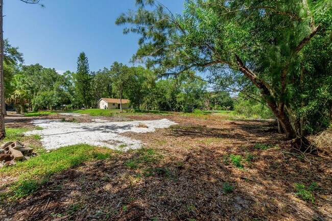 Building Photo - 11735 150th Ct N