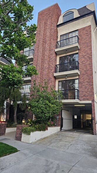 Building Photo - 10620 Eastborne Ave
