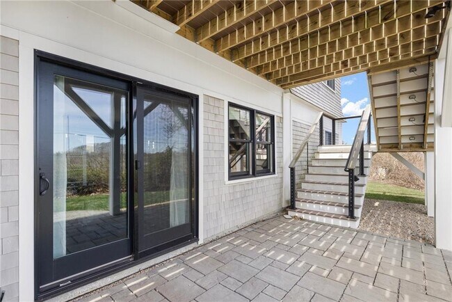 Building Photo - 14 E Pointe Ct