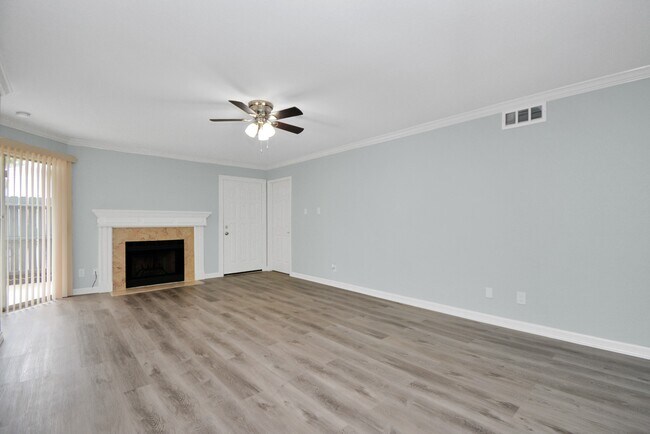 Building Photo - 9700 Leawood Blvd