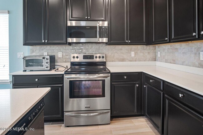 Building Photo - 351 St James Way
