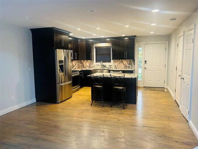 Building Photo - 113 Alicia Dr
