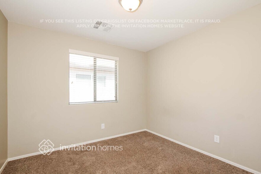 Building Photo - 2628 W Tamarisk Ave