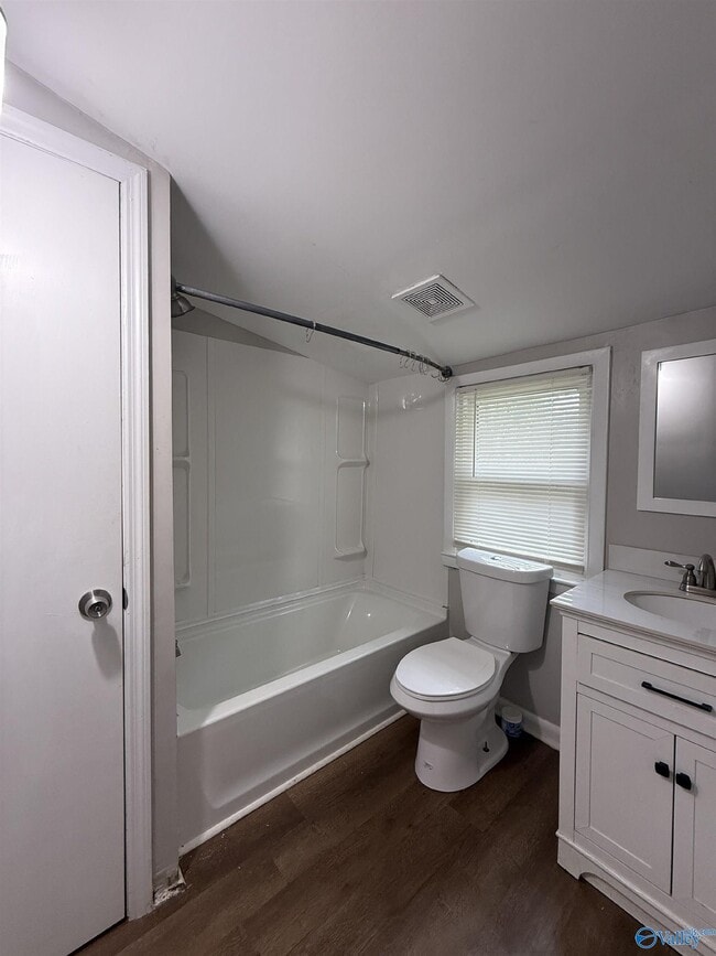 Building Photo - 2024 1st St SW