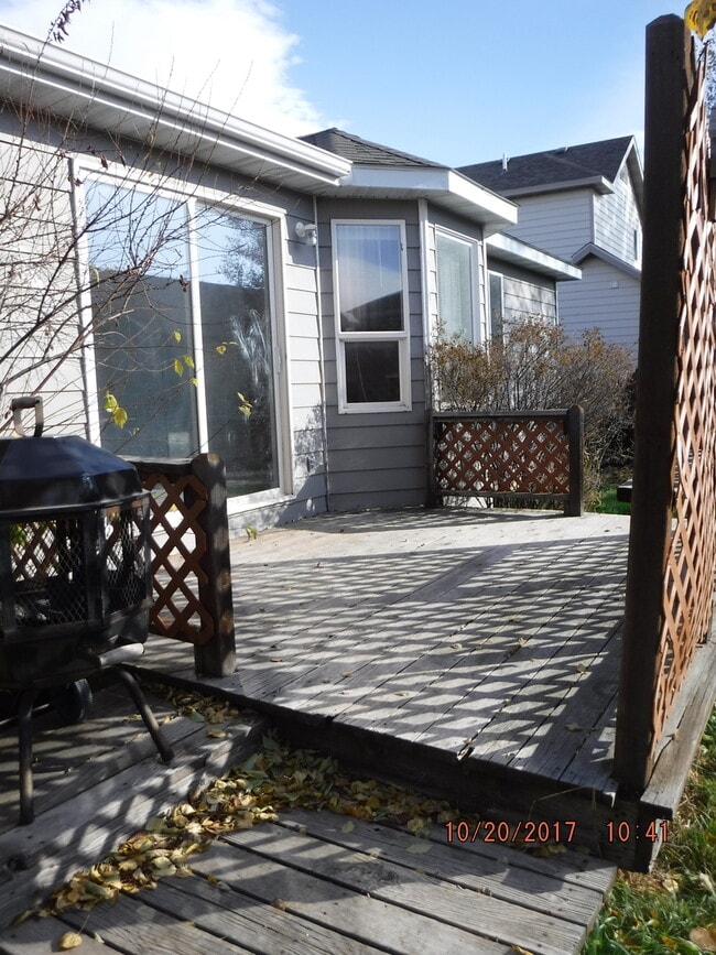 Building Photo - Centrally Located and Updated 3BD 2BA