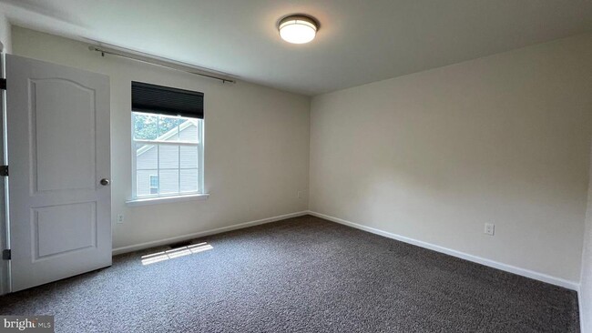 Building Photo - 38 Sutter Dr