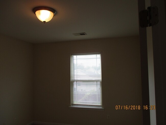 Building Photo - 159 Chapel Lake S