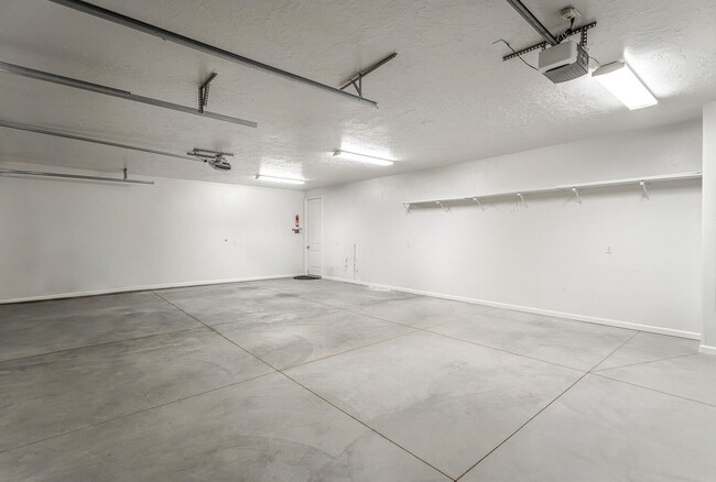 Building Photo - Washington Fields Home with Casita!