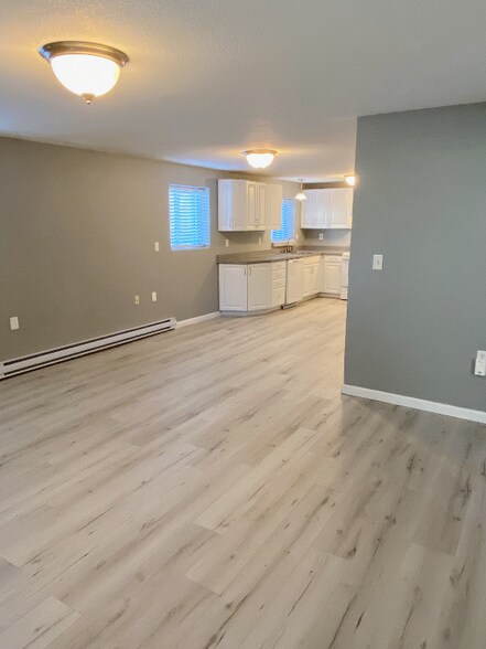 Building Photo - 116 E Stuart St