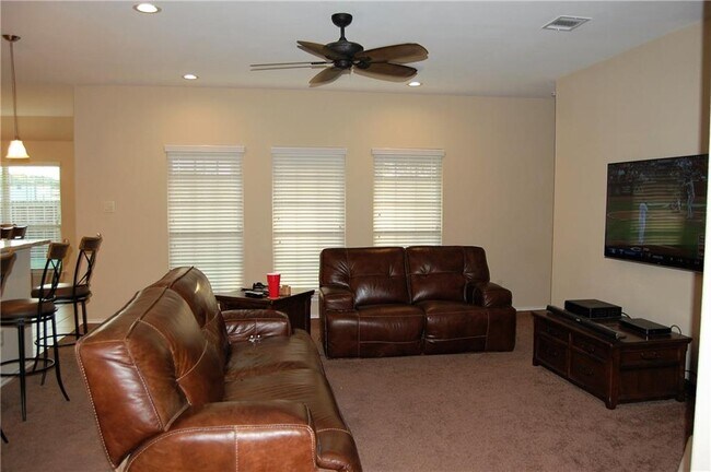 Building Photo - 2201 Liriope Ln