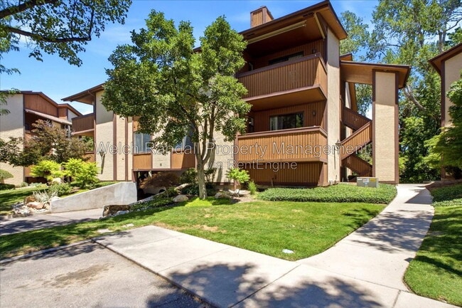 Building Photo - 6871 Countrywoods Cir