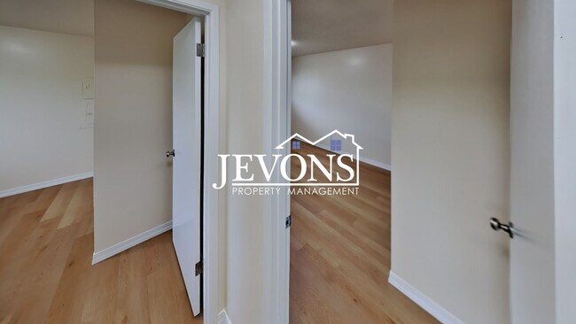 Building Photo - 404 S 81st Ave
