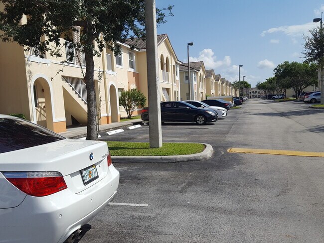 Building Photo - 1663 SE 27th Dr