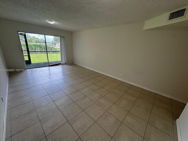 Building Photo - 8020 Fairview Dr