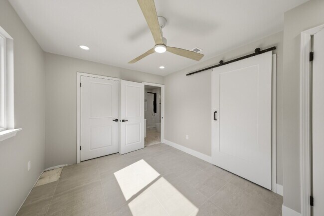 Building Photo - Fully Renovated 4-Bedroom in Northwest Houston with a Private Gated Drive