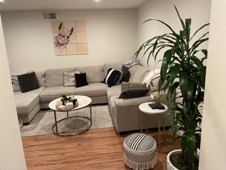 Building Photo - 1620 Malcolm Ave