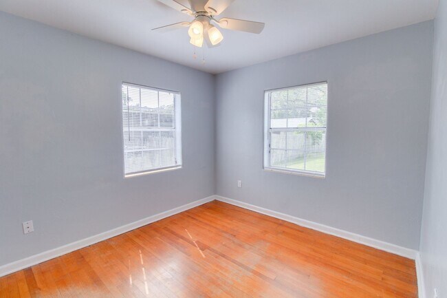 Building Photo - 3320 Lila Dr