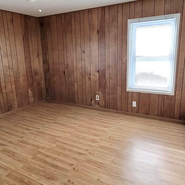 Building Photo - 2407 Carrelton Dr