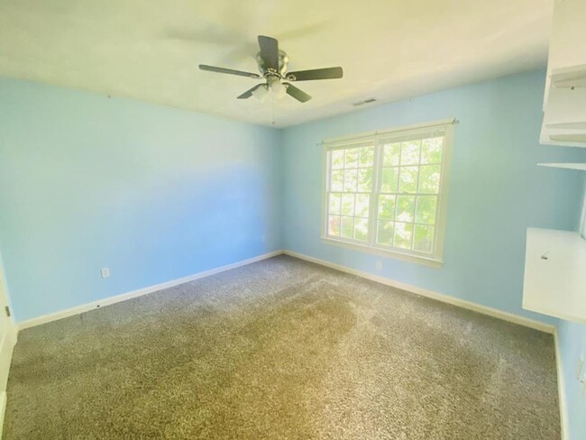 Building Photo - 700 Pleasant Way