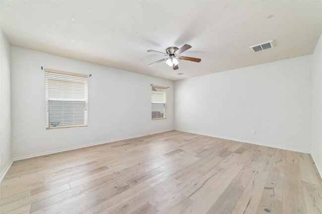 Building Photo - 3530 Barkers Crossing Ave