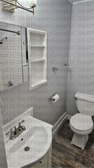 Building Photo - 939 Baraga St NE