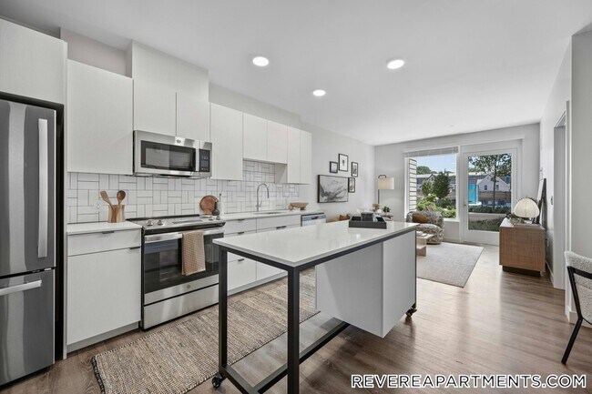 Building Photo - 328 Bank St