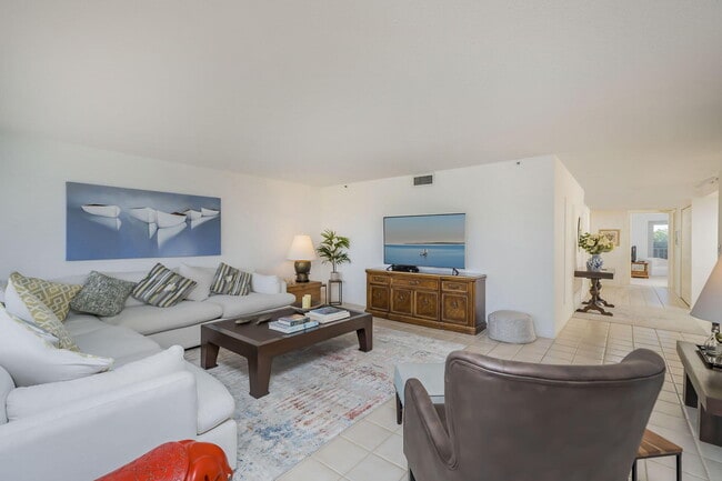 Building Photo - 4301 N Ocean Blvd