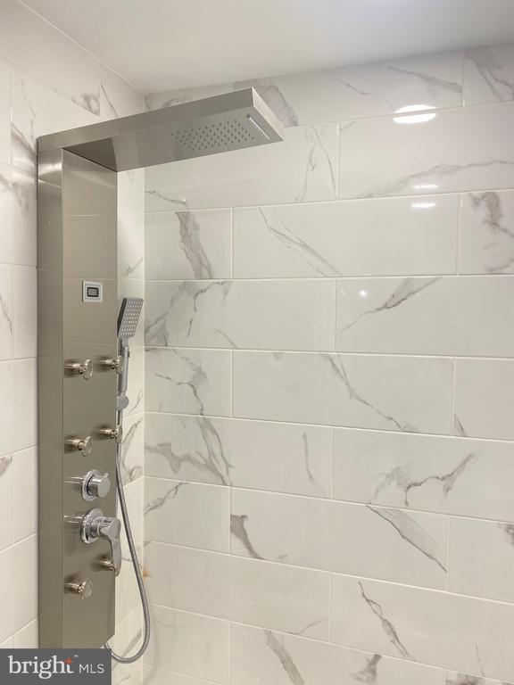 Building Photo - 911 E Cliveden St