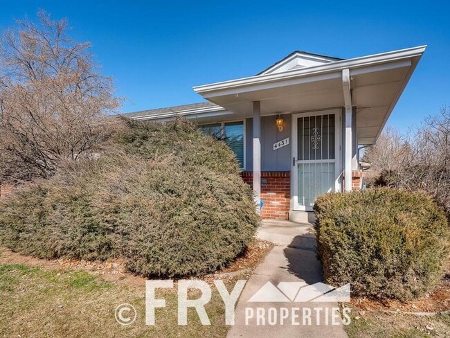 Building Photo - Spacious Updated Berkeley Triplex