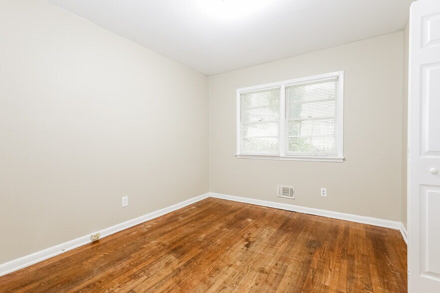 Building Photo - 3149 Beech Dr