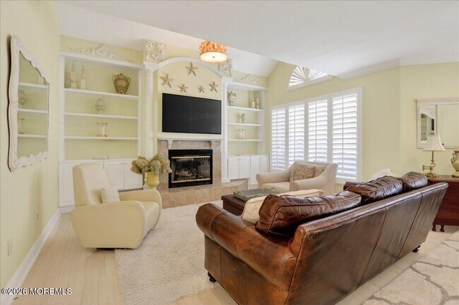 Building Photo - 328 E Main St