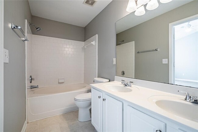 Building Photo - 2302 Towneheights Terrace SE