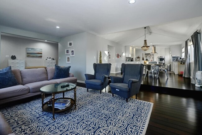 Building Photo - 870 E Empire St