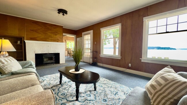 Building Photo - Two Bedroom Home on Waterfront - Furnished Option - Available Now