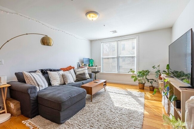 Building Photo - 535 Cambridge St