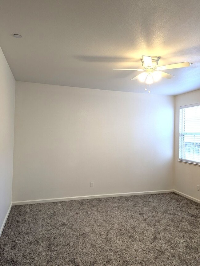 Building Photo - Very nice family home