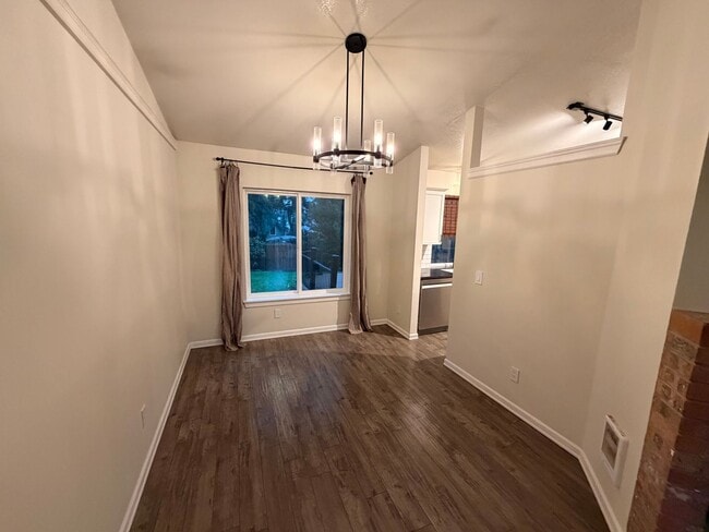 Building Photo - Gorgeous House in a Family-Friendly neighborhood!