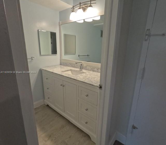 Building Photo - 301 Racquet Club Rd