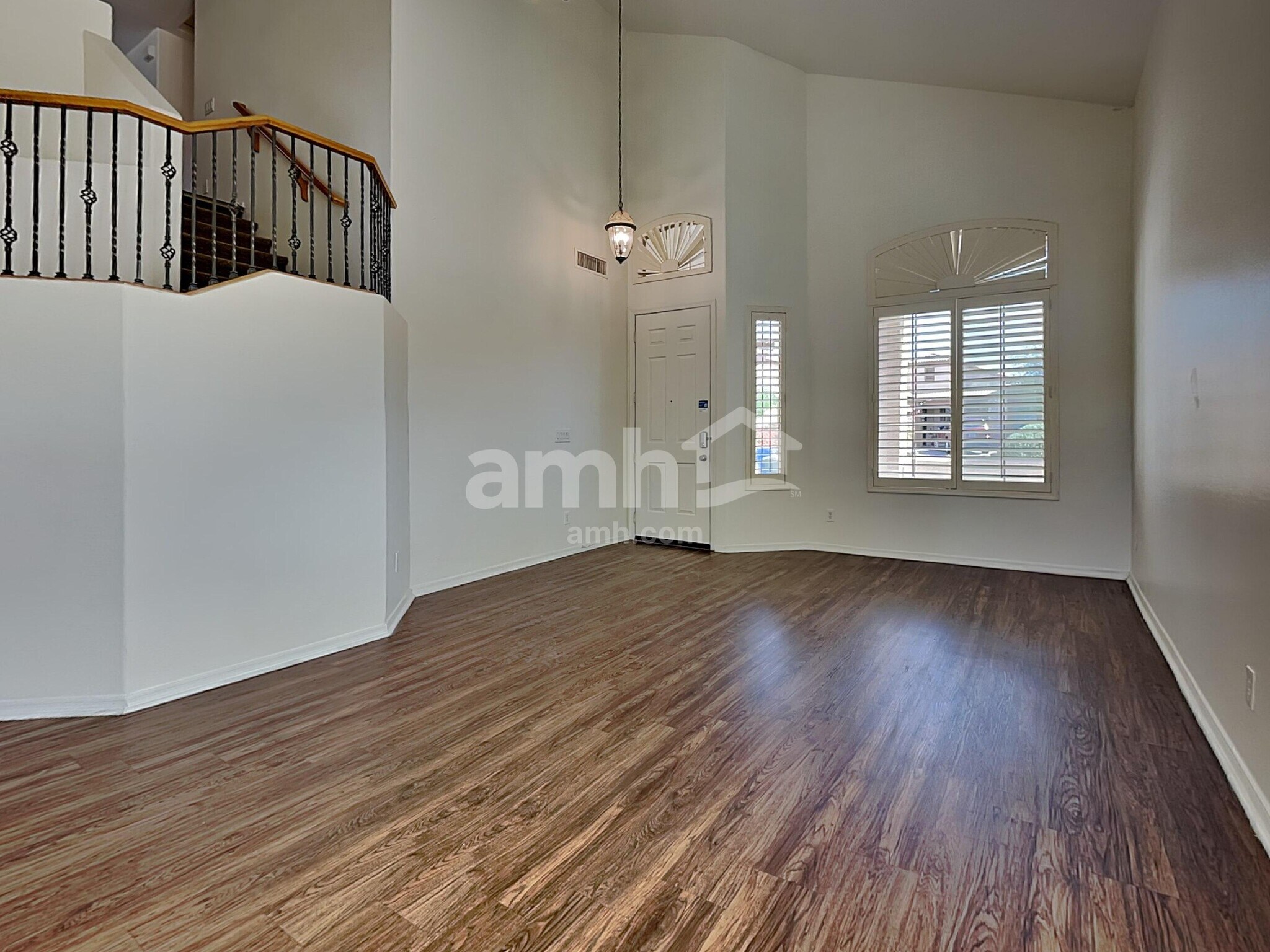 Building Photo - 9428 W Riverside Ave