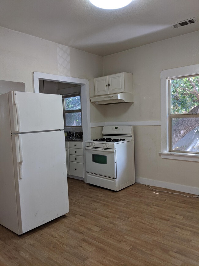 Building Photo - 712 46th St