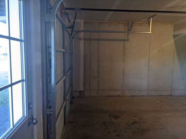 Building Photo - 3 Bedroom Townhouse For Rent in Charming Waynesboro, PA