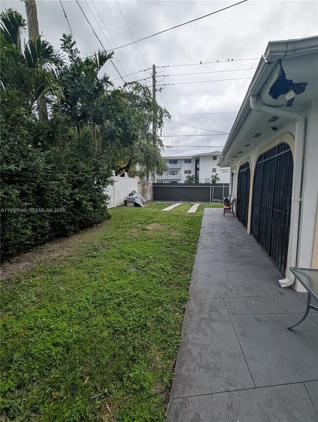 Building Photo - 1900 NE 186th Dr