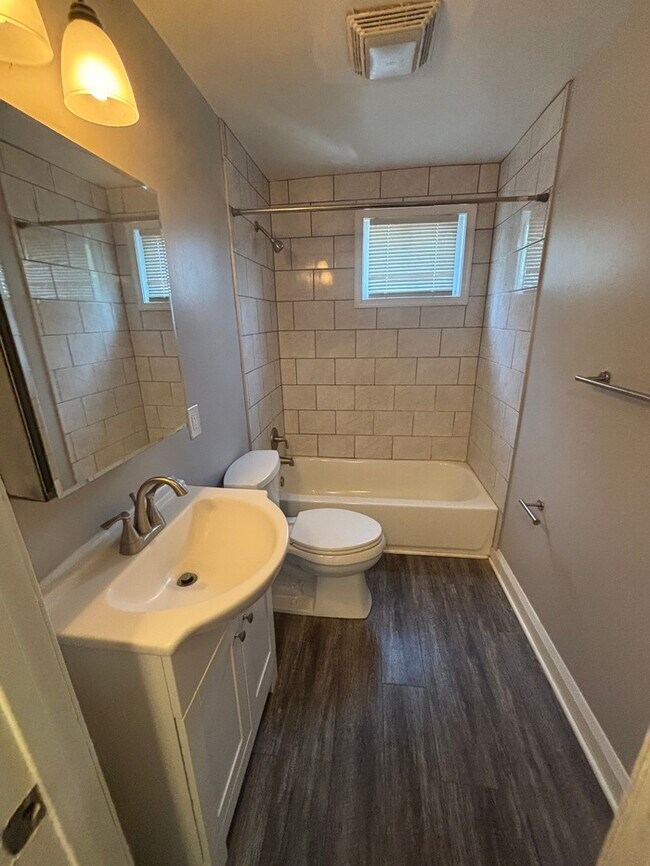 Building Photo - 2 Bedrooms - 2 Bathrooms, 21234