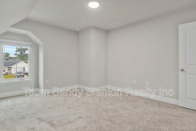 Building Photo - 5402 Parkside Dr