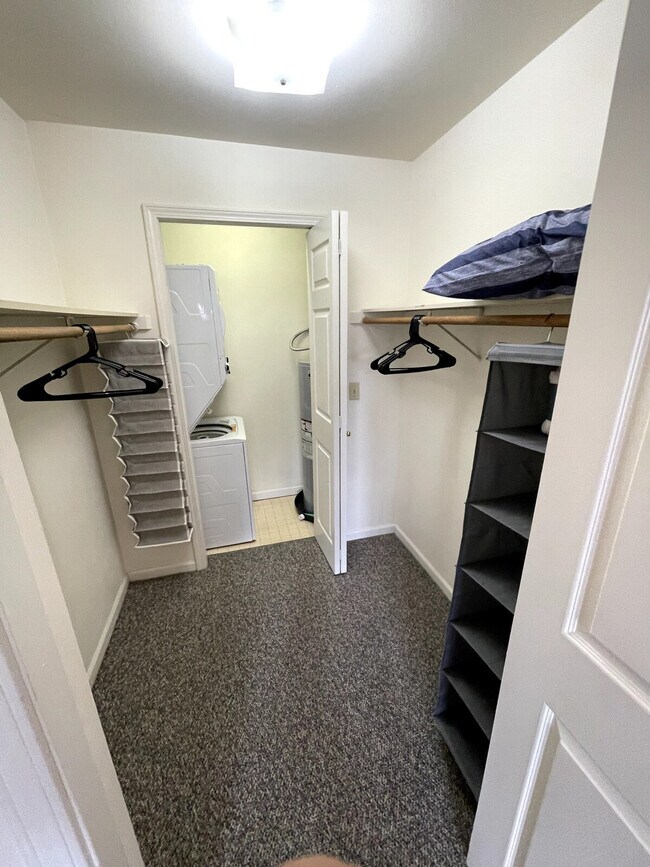 Building Photo - 1335 Summit Ave