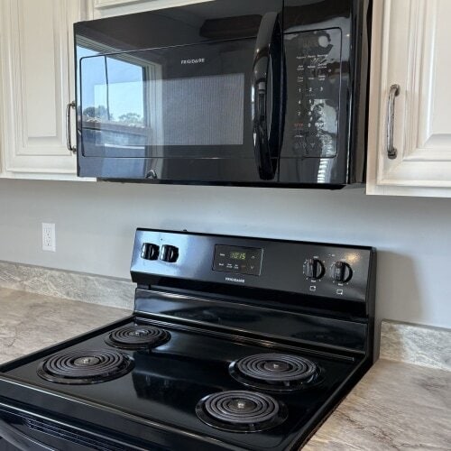 Building Photo - 100 Sycamore Loop