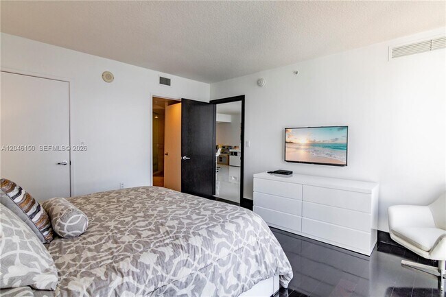 Building Photo - 150 Sunny Isles Blvd