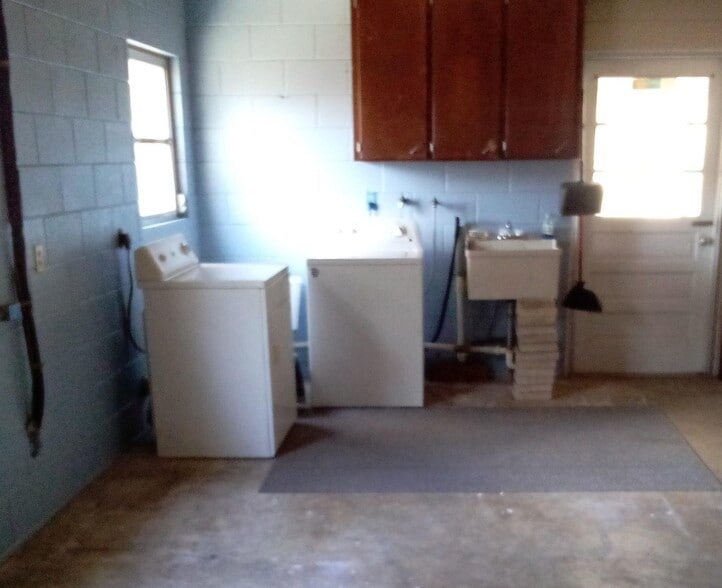 Building Photo - 3695 Dale Ct