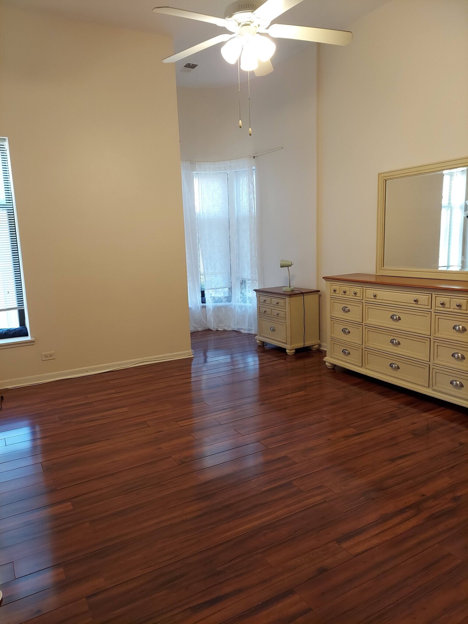 Master Bedroom - 4938 South Drexel Boulevard