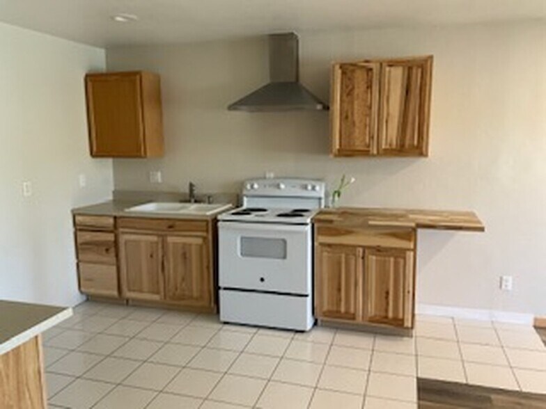 kitchen - 11 Buckskin Ct